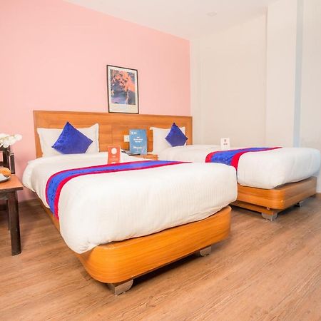 Oyo 136 Hotel Om Plaza Катманду Экстерьер фото