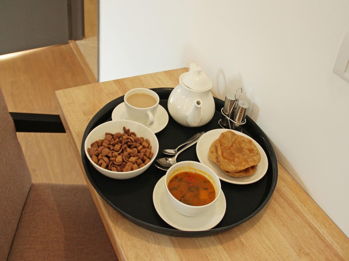 Oyo 136 Hotel Om Plaza Катманду Экстерьер фото