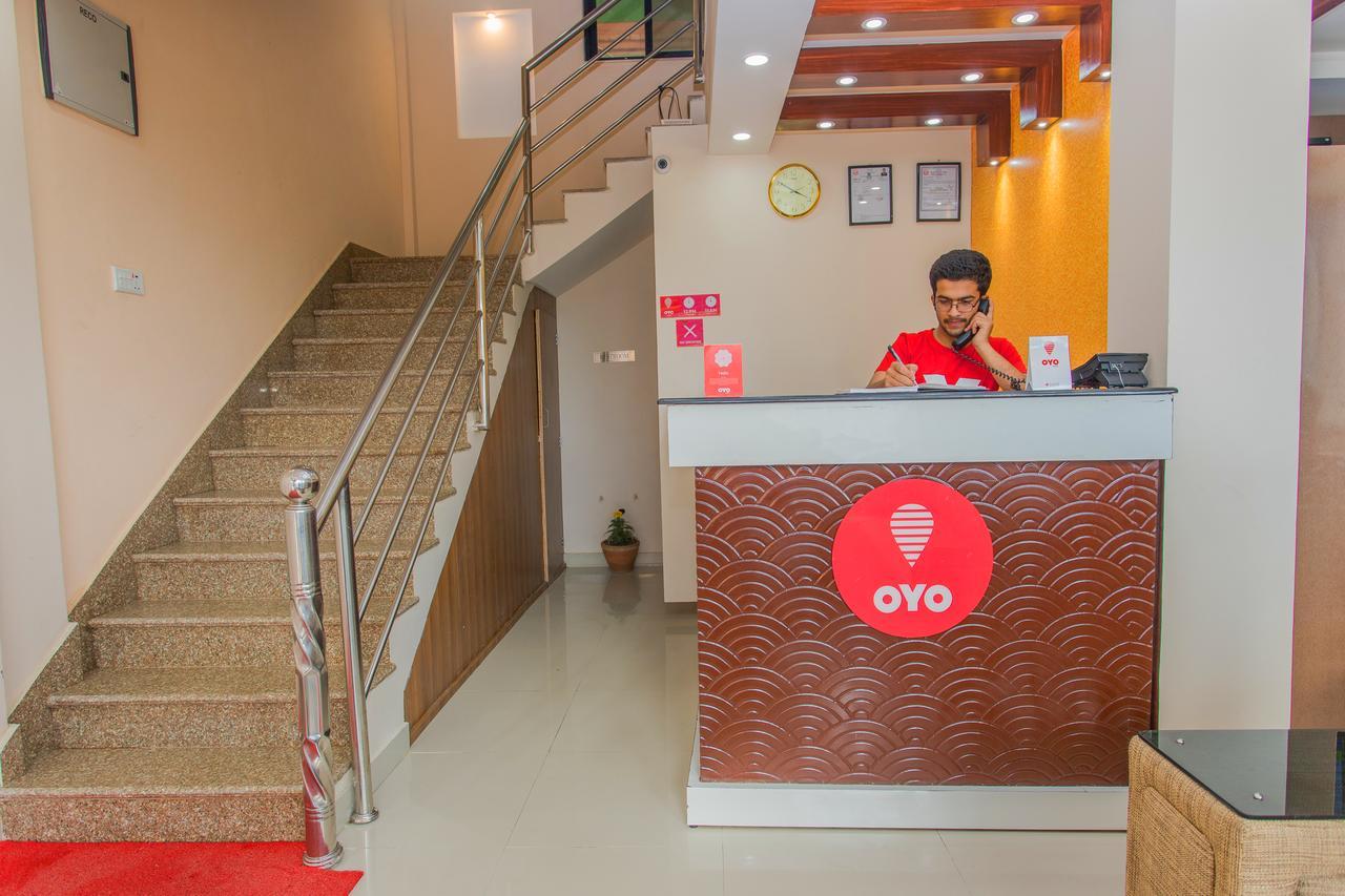 Oyo 136 Hotel Om Plaza Катманду Экстерьер фото