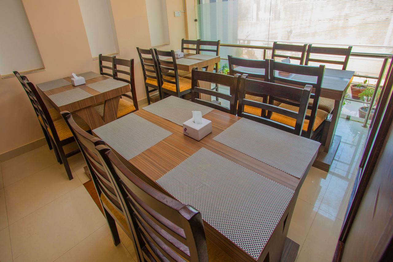 Oyo 136 Hotel Om Plaza Катманду Экстерьер фото