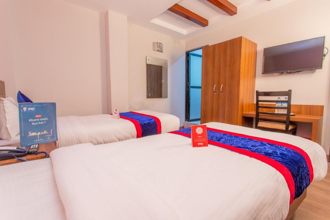 Oyo 136 Hotel Om Plaza Катманду Экстерьер фото