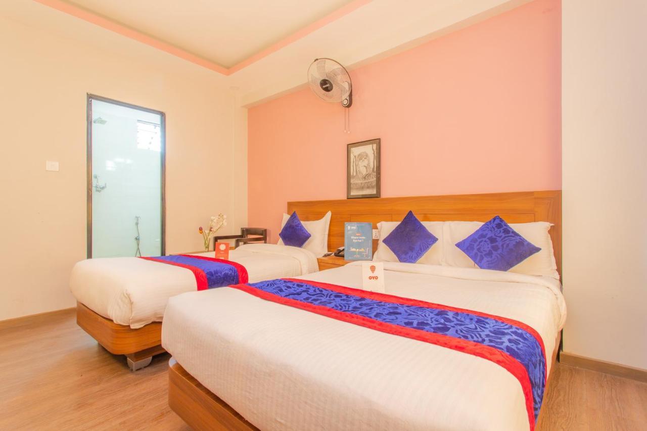 Oyo 136 Hotel Om Plaza Катманду Экстерьер фото