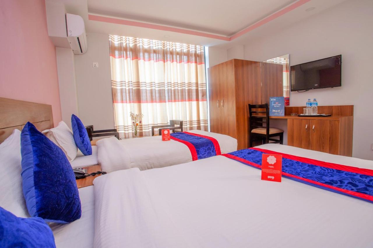 Oyo 136 Hotel Om Plaza Катманду Экстерьер фото