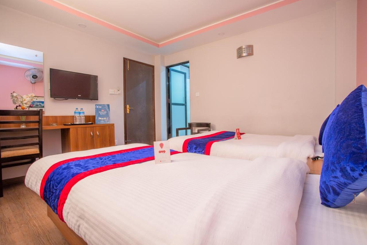 Oyo 136 Hotel Om Plaza Катманду Экстерьер фото