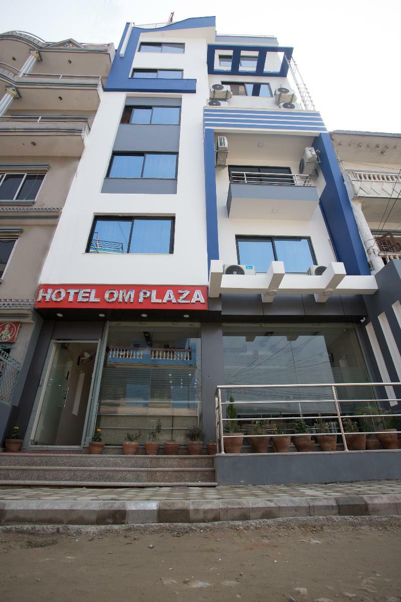 Oyo 136 Hotel Om Plaza Катманду Экстерьер фото