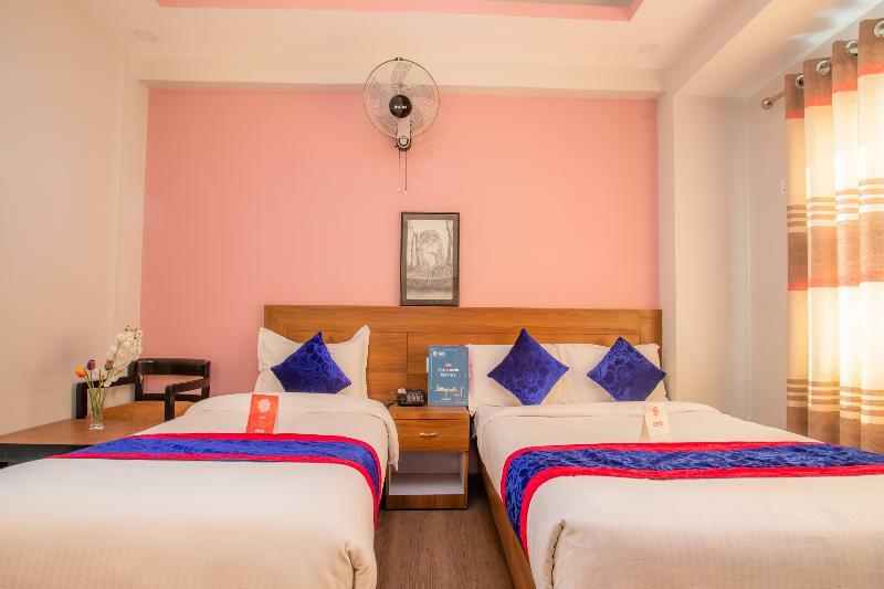 Oyo 136 Hotel Om Plaza Катманду Экстерьер фото