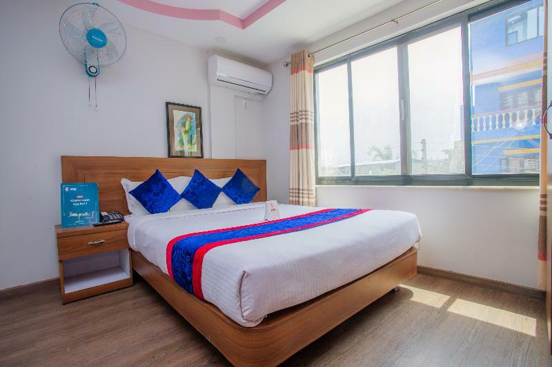 Oyo 136 Hotel Om Plaza Катманду Экстерьер фото